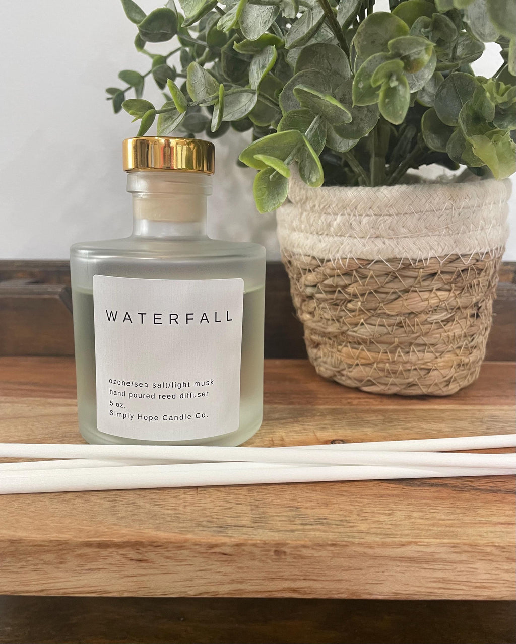 Waterfall Reed Diffuser 5 oz (ozone + sea salt + light musk + cedar)